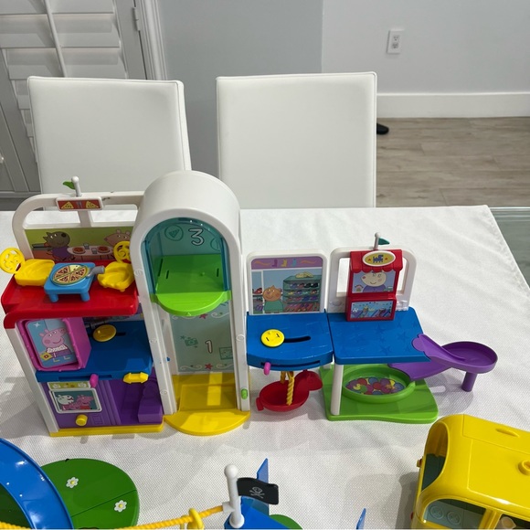 PEPPA PIG - 2 SETS!!! Doesn’t include Tree House anymore!!!! - Picture 6 of 12